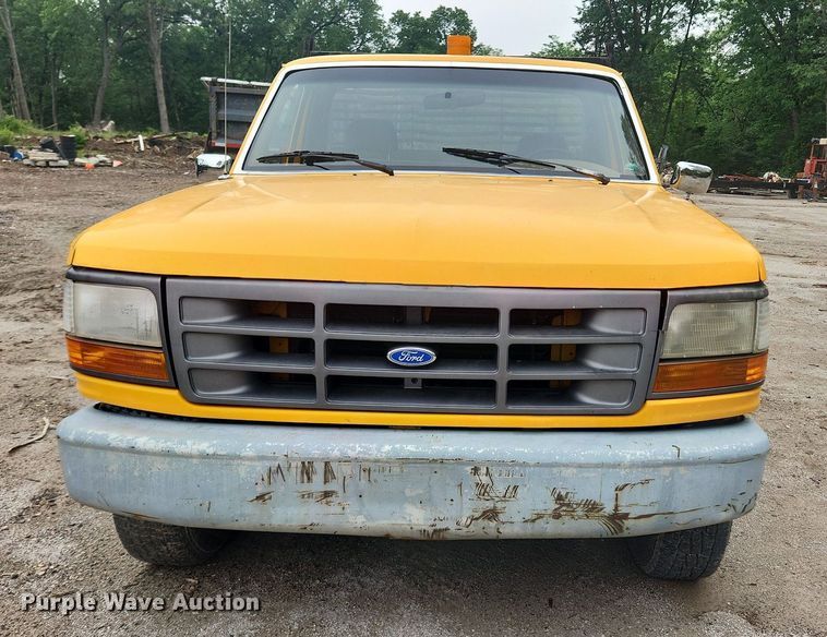 image for item LX9576 1993 Ford F250 XL  dump flatbed pickup truck