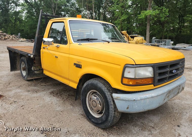 image for item LX9576 1993 Ford F250 XL  dump flatbed pickup truck