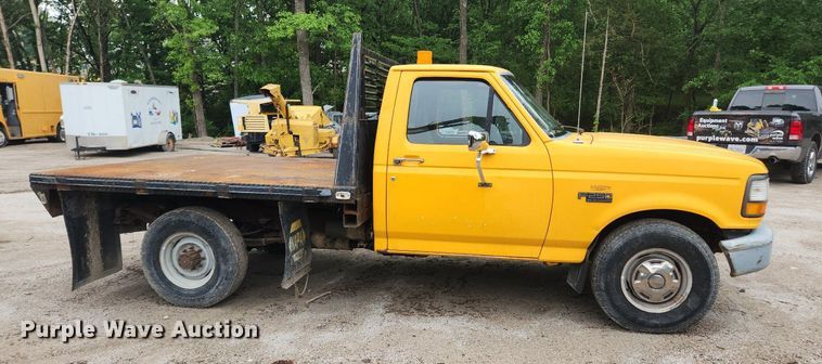 image for item LX9576 1993 Ford F250 XL  dump flatbed pickup truck