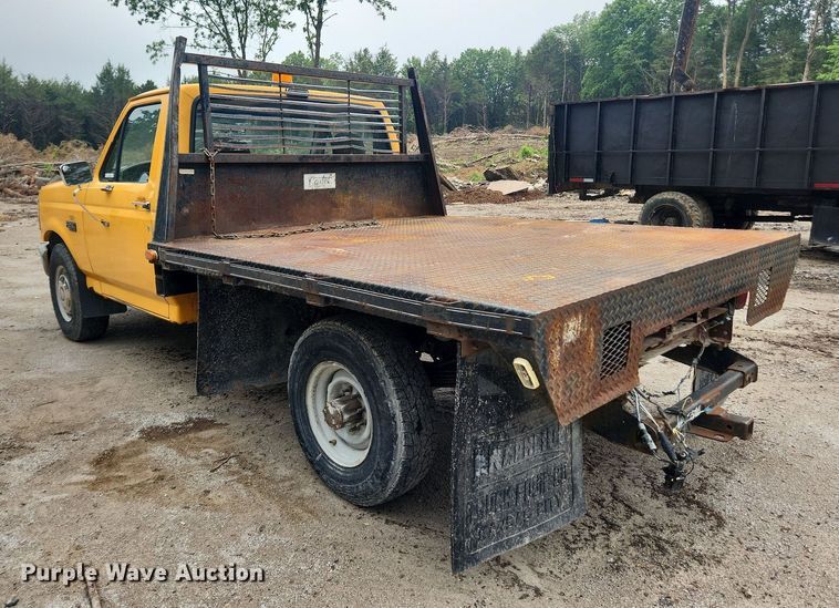 image for item LX9576 1993 Ford F250 XL  dump flatbed pickup truck
