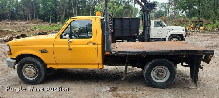 image for item LX9576 1993 Ford F250 XL  dump flatbed pickup truck