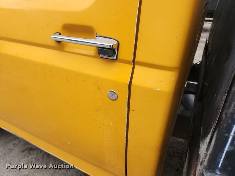 image for item LX9576 1993 Ford F250 XL  dump flatbed pickup truck