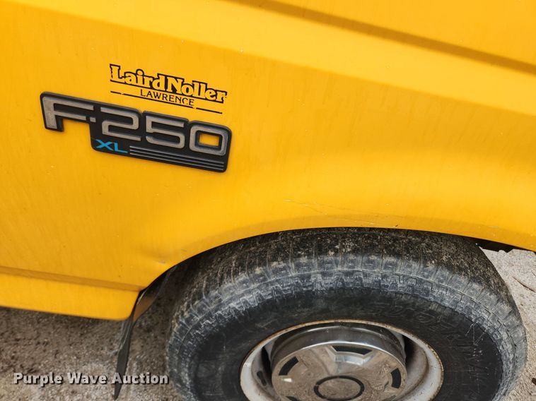 image for item LX9576 1993 Ford F250 XL  dump flatbed pickup truck