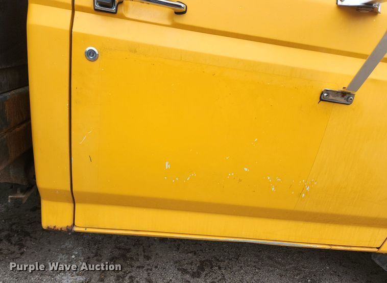 image for item LX9576 1993 Ford F250 XL  dump flatbed pickup truck