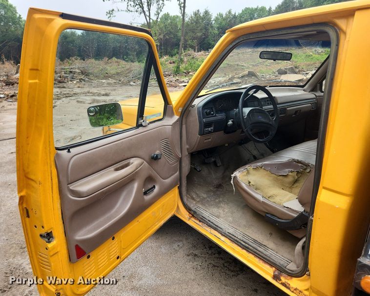 image for item LX9576 1993 Ford F250 XL  dump flatbed pickup truck