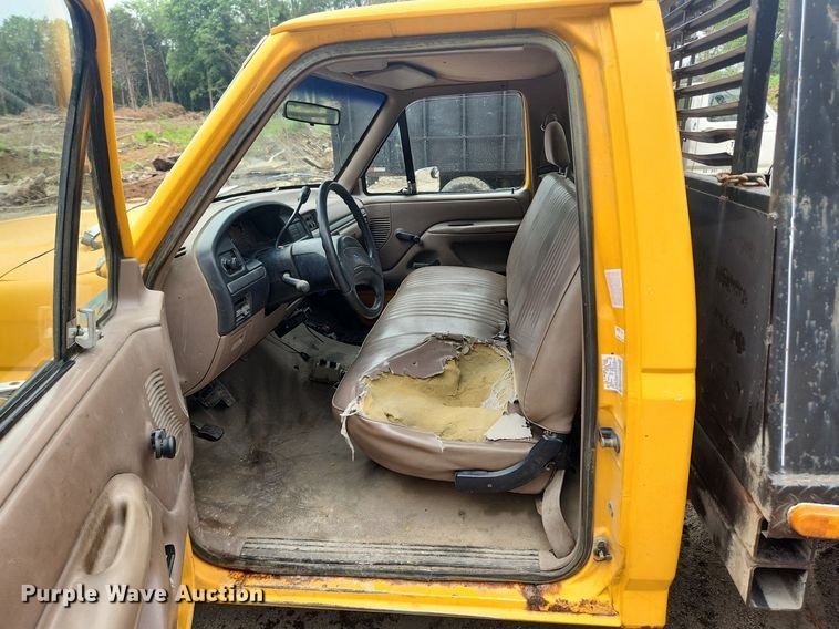 image for item LX9576 1993 Ford F250 XL  dump flatbed pickup truck