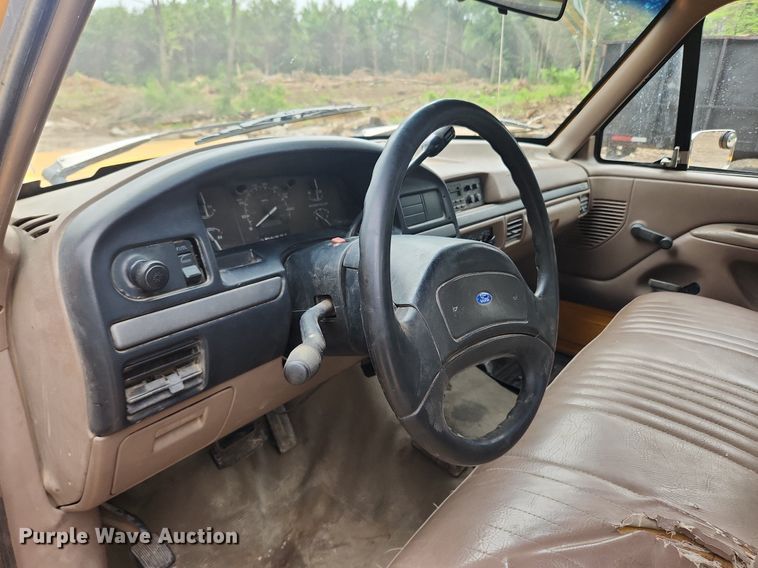 image for item LX9576 1993 Ford F250 XL  dump flatbed pickup truck