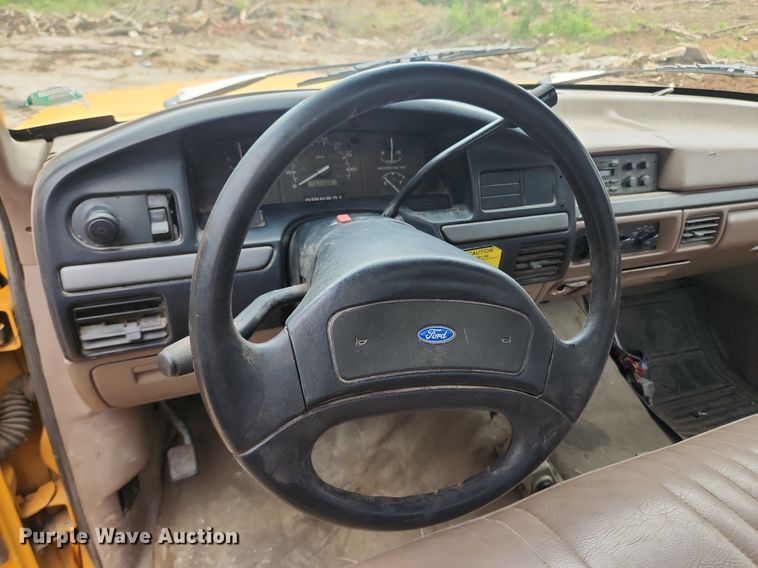 image for item LX9576 1993 Ford F250 XL  dump flatbed pickup truck