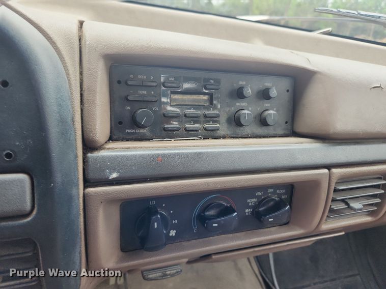 image for item LX9576 1993 Ford F250 XL  dump flatbed pickup truck