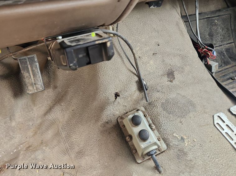 image for item LX9576 1993 Ford F250 XL  dump flatbed pickup truck