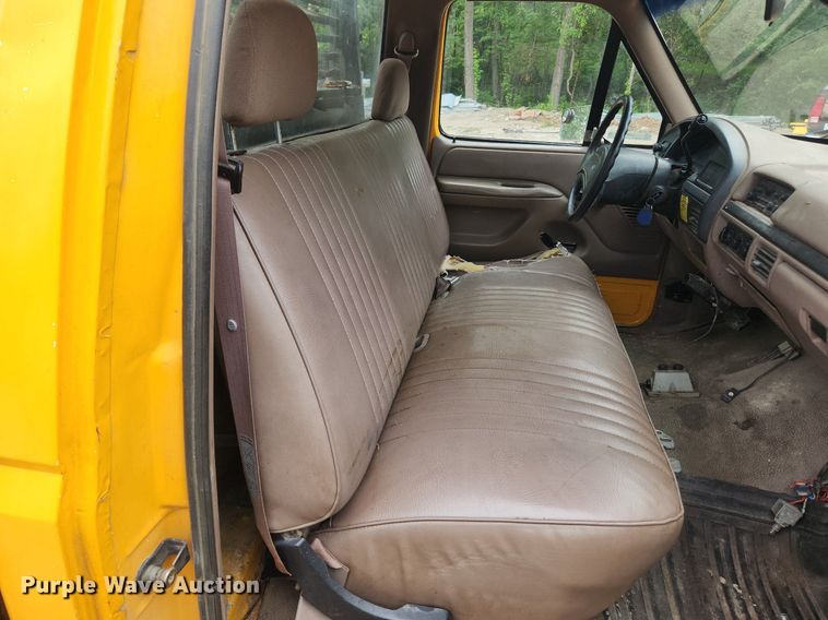 image for item LX9576 1993 Ford F250 XL  dump flatbed pickup truck