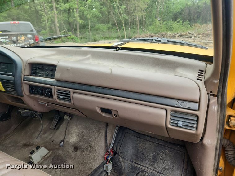 image for item LX9576 1993 Ford F250 XL  dump flatbed pickup truck