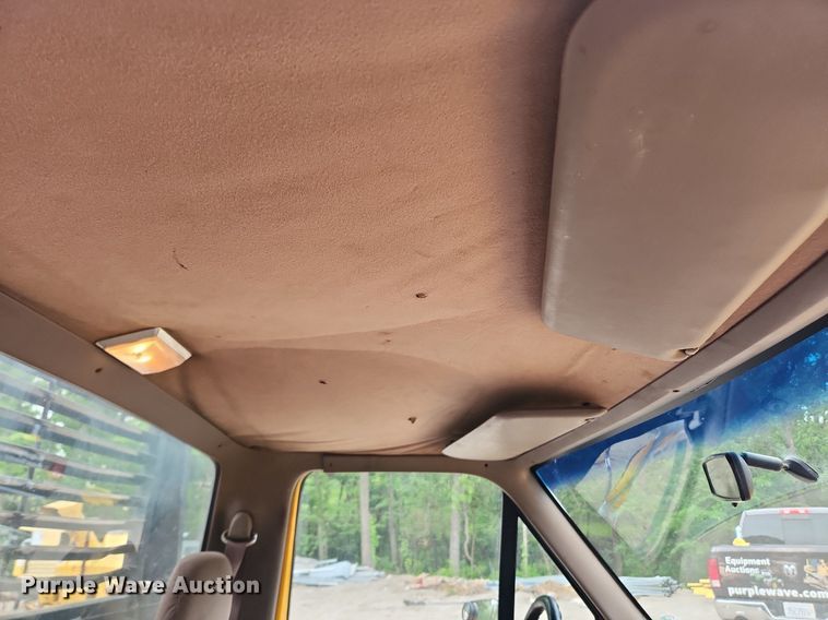 image for item LX9576 1993 Ford F250 XL  dump flatbed pickup truck