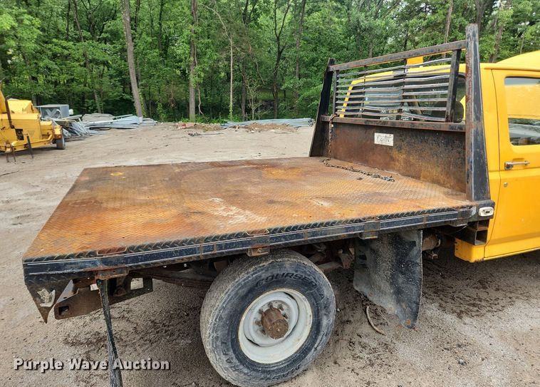 image for item LX9576 1993 Ford F250 XL  dump flatbed pickup truck