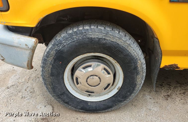 image for item LX9576 1993 Ford F250 XL  dump flatbed pickup truck