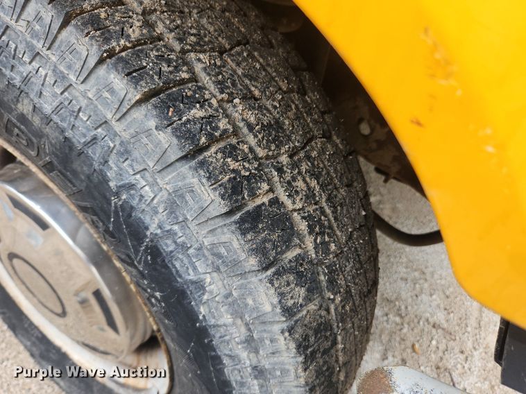 image for item LX9576 1993 Ford F250 XL  dump flatbed pickup truck