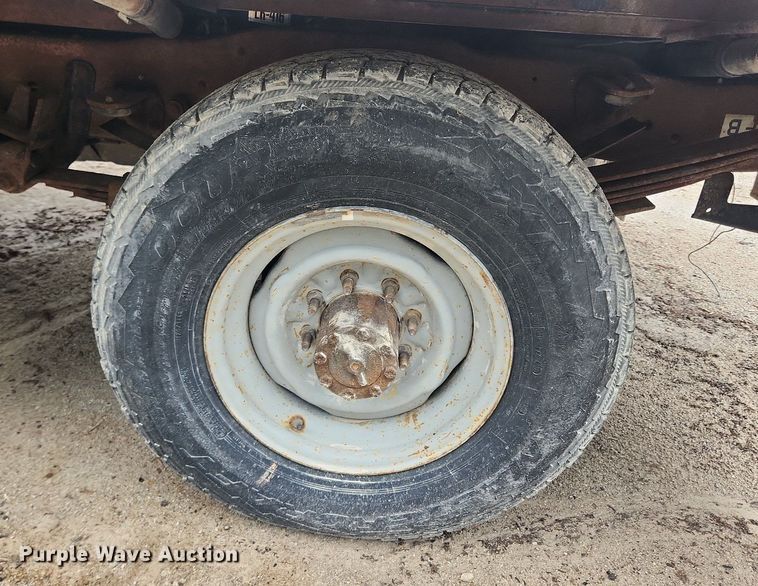 image for item LX9576 1993 Ford F250 XL  dump flatbed pickup truck