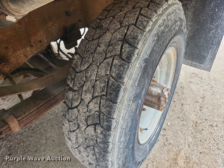 image for item LX9576 1993 Ford F250 XL  dump flatbed pickup truck