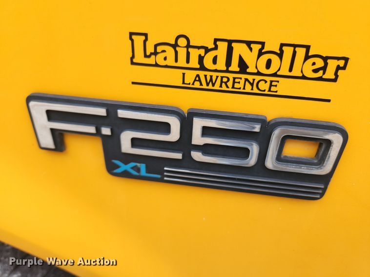 image for item LX9576 1993 Ford F250 XL  dump flatbed pickup truck