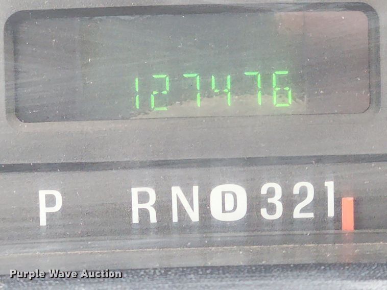 image for item LX9586 2005 Ford F250 Super Duty XL  flatbed pickup truck