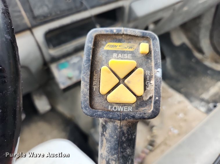 image for item LX9586 2005 Ford F250 Super Duty XL  flatbed pickup truck