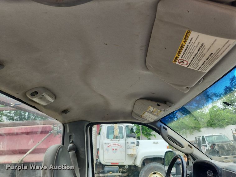 image for item LX9586 2005 Ford F250 Super Duty XL  flatbed pickup truck