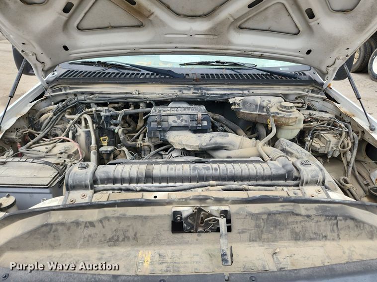 image for item LX9586 2005 Ford F250 Super Duty XL  flatbed pickup truck