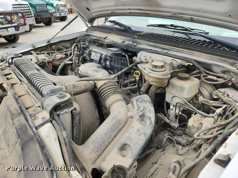 image for item LX9586 2005 Ford F250 Super Duty XL  flatbed pickup truck