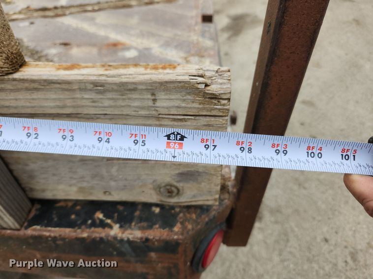 image for item LX9586 2005 Ford F250 Super Duty XL  flatbed pickup truck