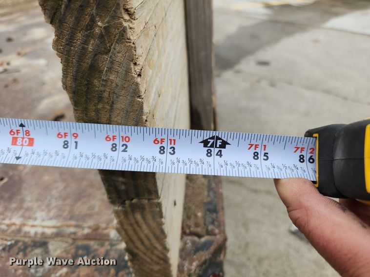 image for item LX9586 2005 Ford F250 Super Duty XL  flatbed pickup truck