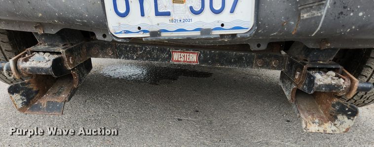 image for item LX9586 2005 Ford F250 Super Duty XL  flatbed pickup truck