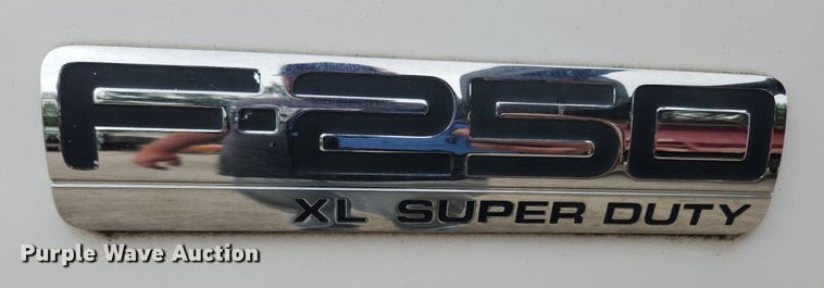 image for item LX9586 2005 Ford F250 Super Duty XL  flatbed pickup truck