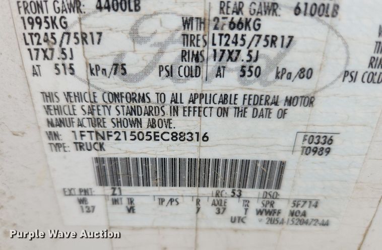 image for item LX9586 2005 Ford F250 Super Duty XL  flatbed pickup truck