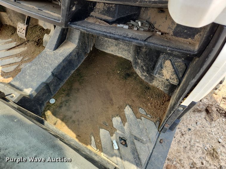 image for item LX9605 2015 Bobcat 3400XL  utility vehicle