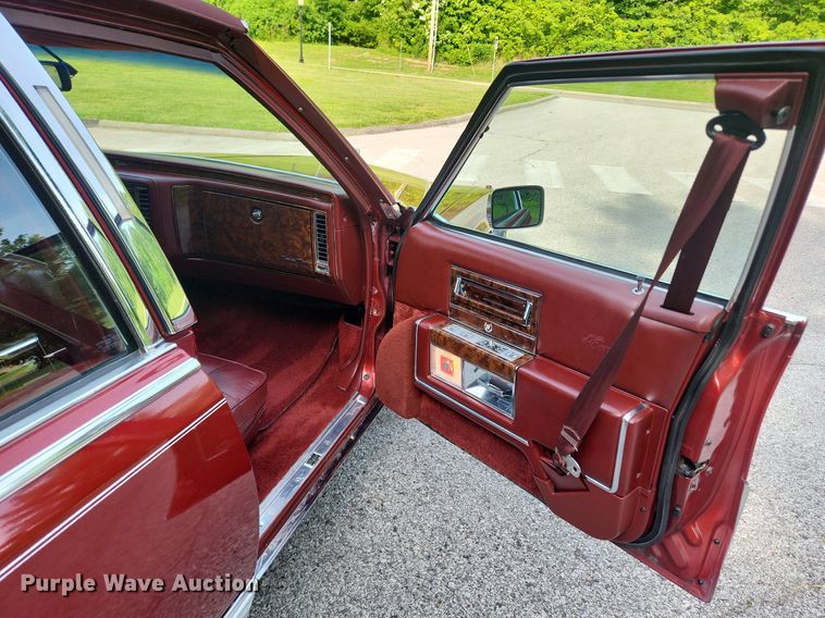image for item LX9612 1992 Cadillac Brougham d'Elegance