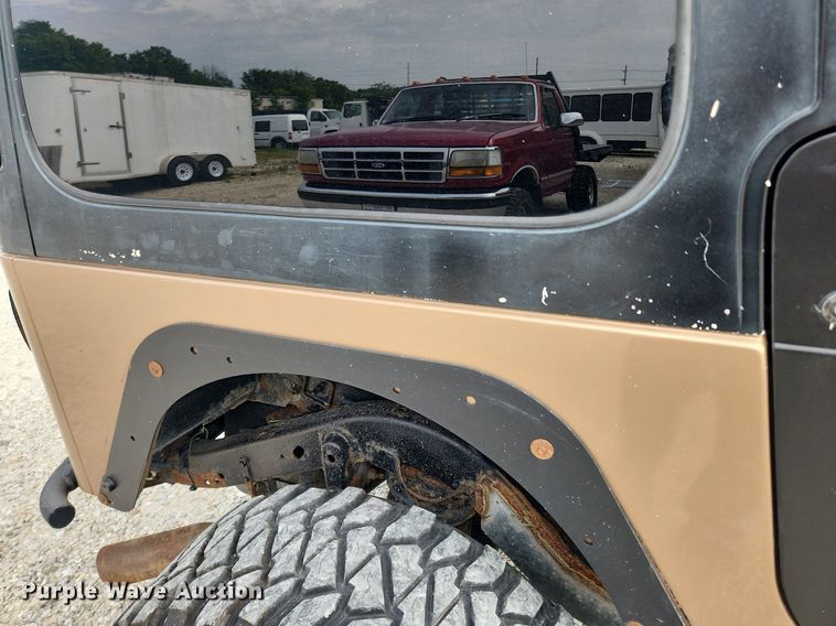 image for item LX9614 1999 Jeep Wrangler Sport  SUV