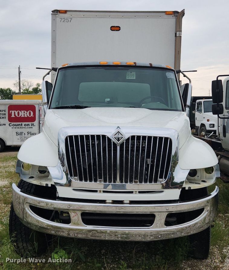 image for item LX9616 2007 International 4400  box truck