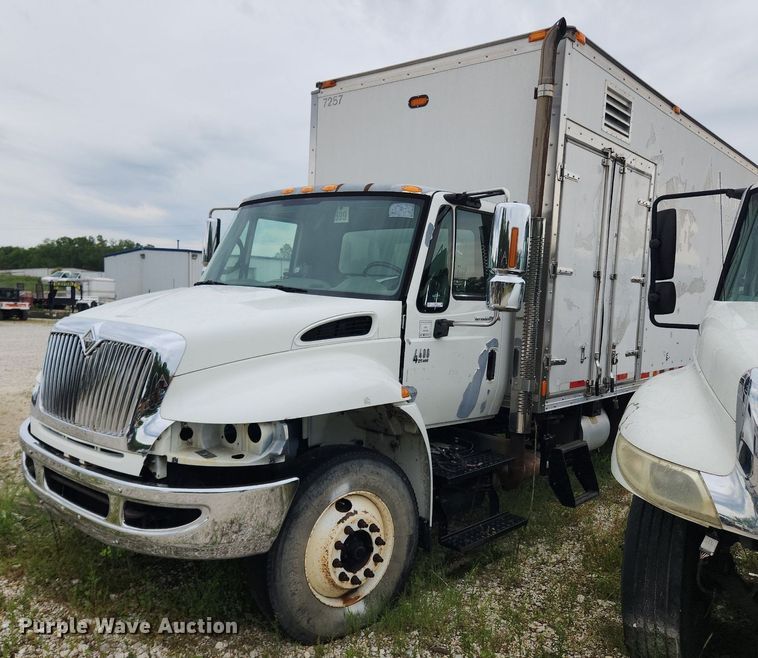 image for item LX9616 2007 International 4400  box truck