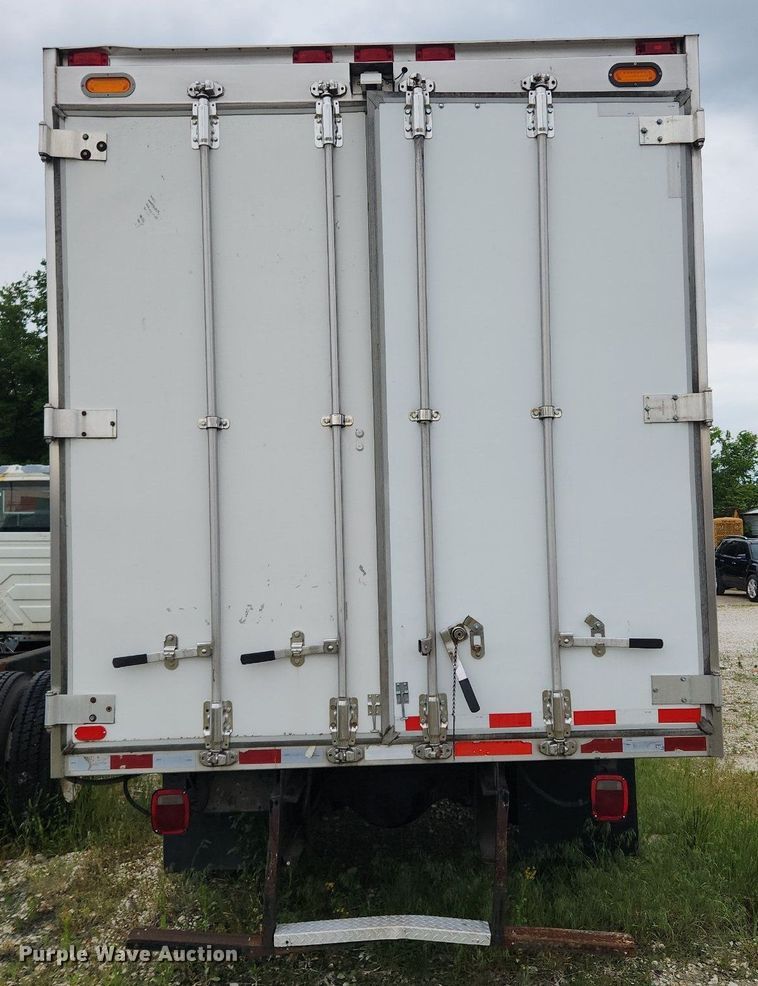 image for item LX9616 2007 International 4400  box truck