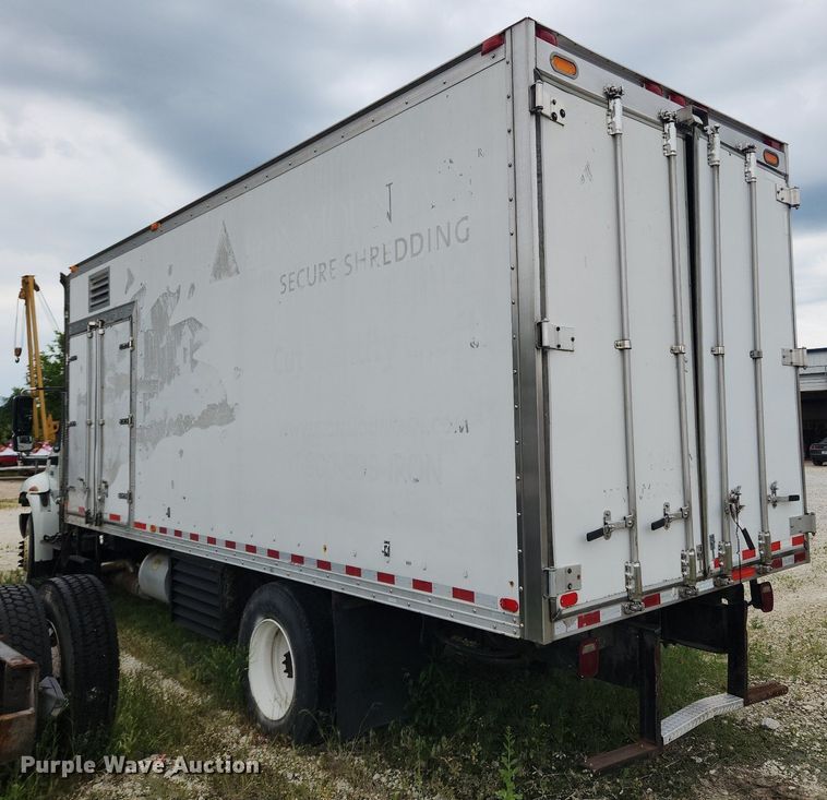 image for item LX9616 2007 International 4400  box truck