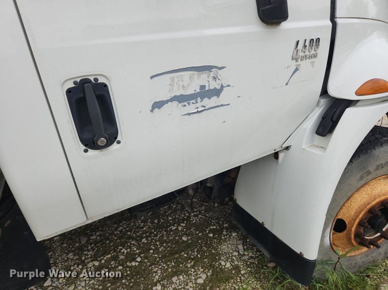 image for item LX9616 2007 International 4400  box truck