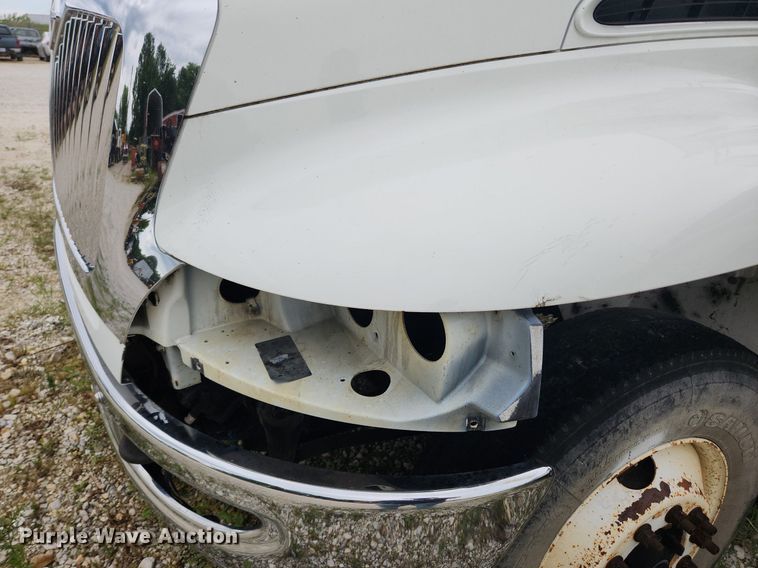 image for item LX9616 2007 International 4400  box truck