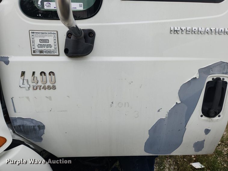 image for item LX9616 2007 International 4400  box truck