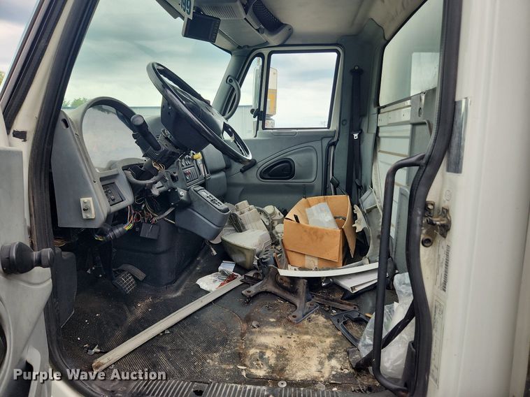 image for item LX9616 2007 International 4400  box truck