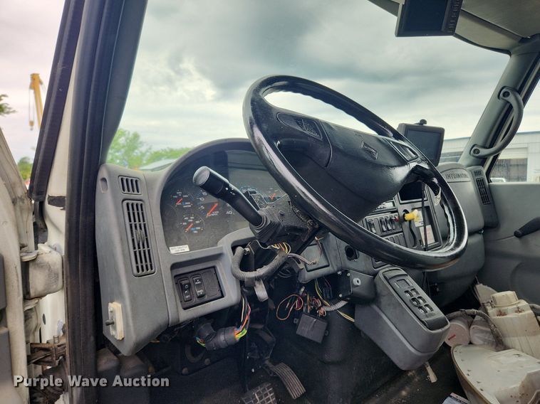 image for item LX9616 2007 International 4400  box truck