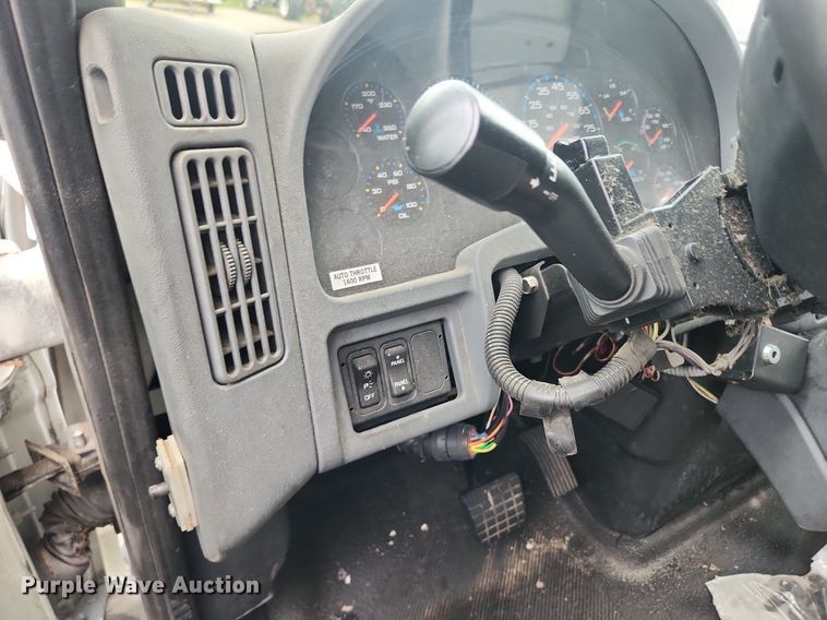 image for item LX9616 2007 International 4400  box truck