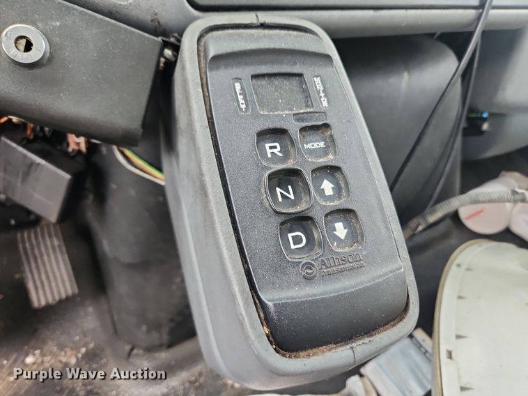 image for item LX9616 2007 International 4400  box truck