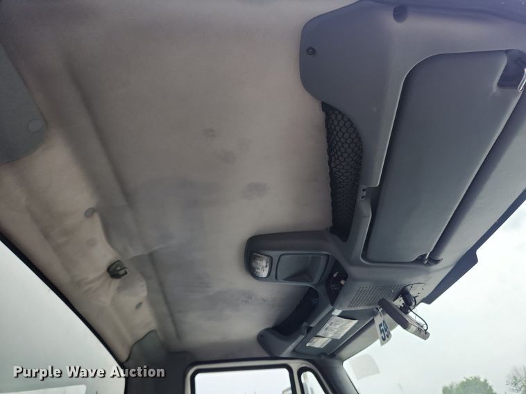 image for item LX9616 2007 International 4400  box truck