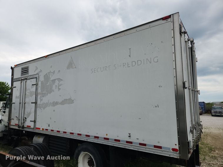 image for item LX9616 2007 International 4400  box truck