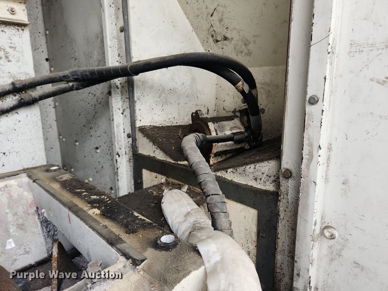 image for item LX9616 2007 International 4400  box truck